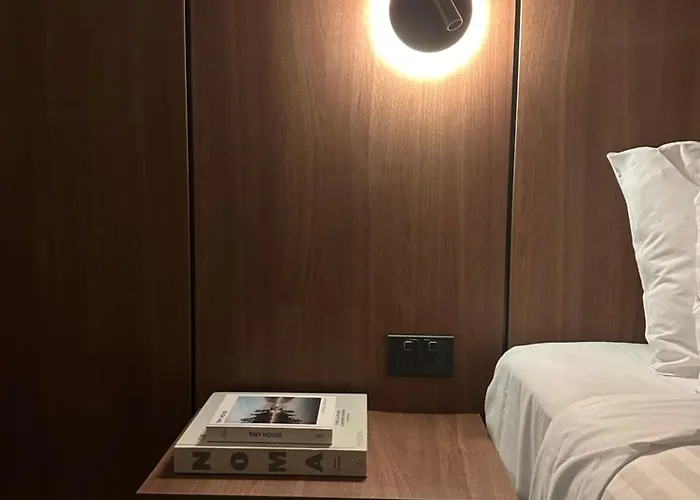 City Fringe Modern Apartment With Car Parking