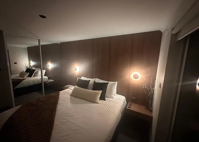 City Fringe Modern Apartment With Car Parking